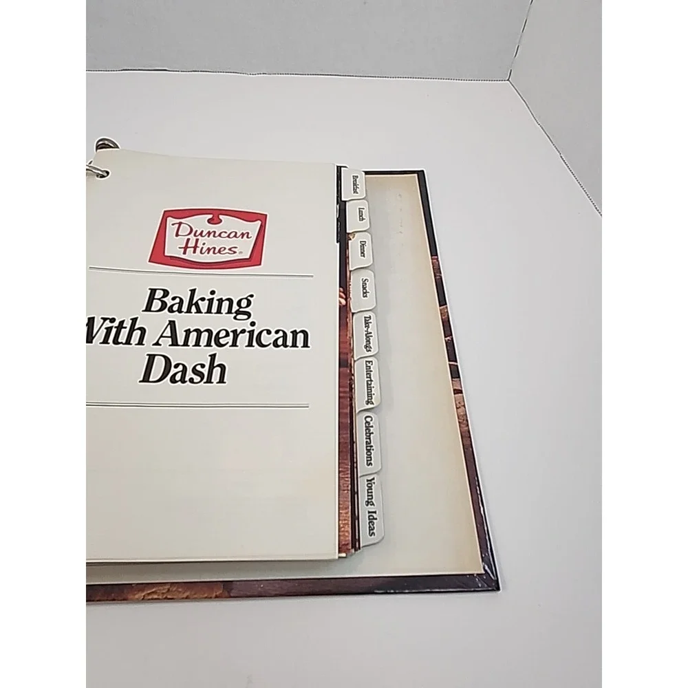 Vintage Duncan Hines BAKING WITH AMERICAN DASH‎ Cookbook 3 Ring Binder 1982